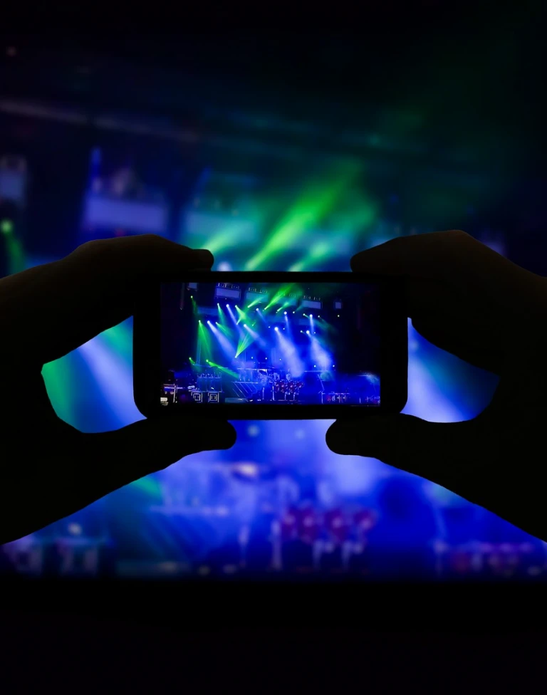 telefon komórkowy nagrywanie koncertu scena
